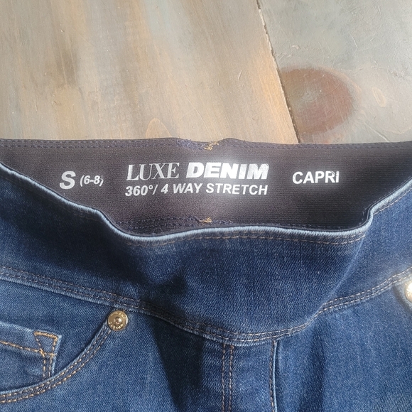 Nygard Denim Stretch Capris Size 6-8 - Picture 2 of 4